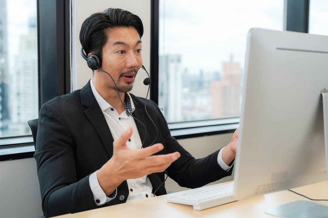 Operator handling a hard call